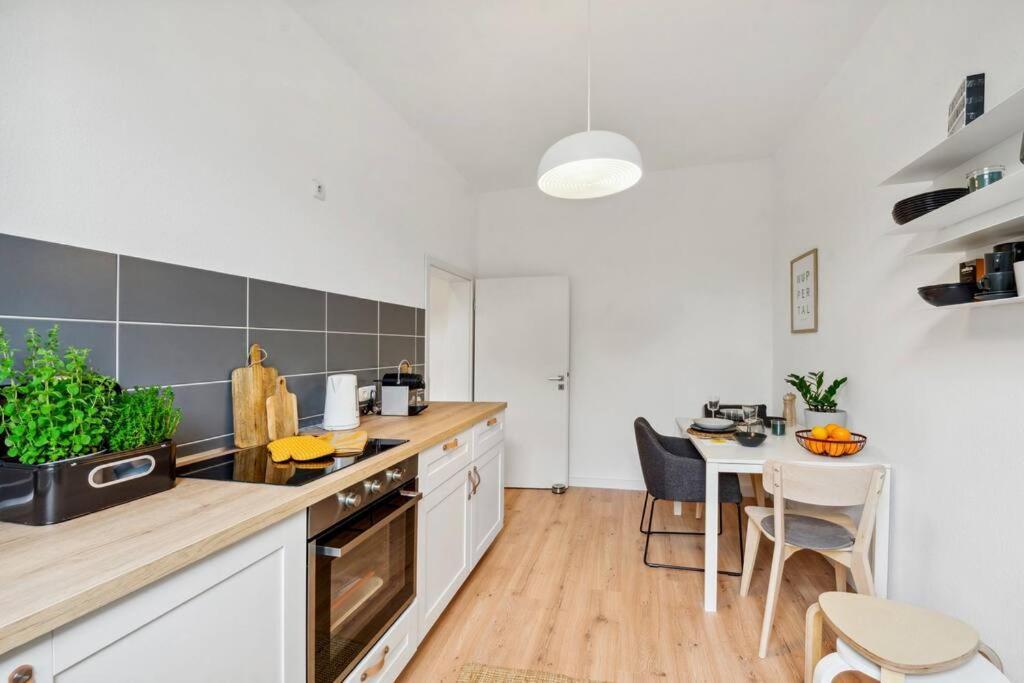 Wuppertaler Altbau-Traum Gutenberg - Naehe Dus & Dortmund & Koeln & Essen Leilighet Eksteriør bilde